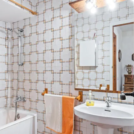 Будинок відпочинку Boutique Holiday In With Garden Льорет-де-Мар