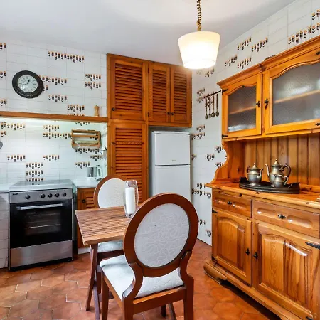 Будинок відпочинку Boutique Holiday In With Garden *