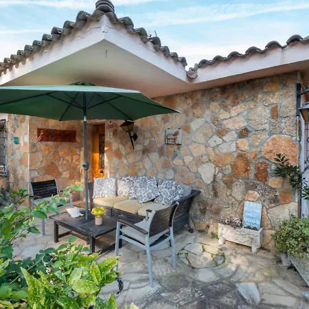 Будинок відпочинку Boutique Holiday In With Garden