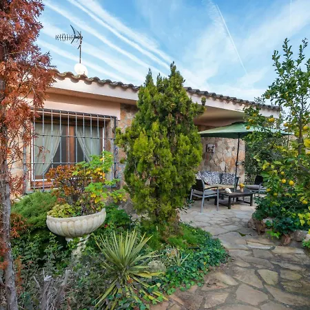 Будинок відпочинку Boutique Holiday In With Garden *