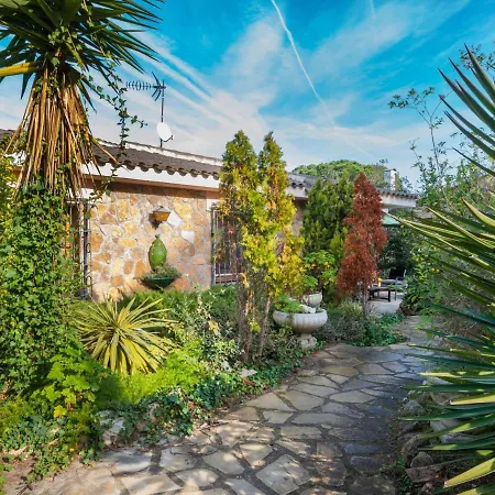 Будинок відпочинку Boutique Holiday In With Garden Льорет-де-Мар